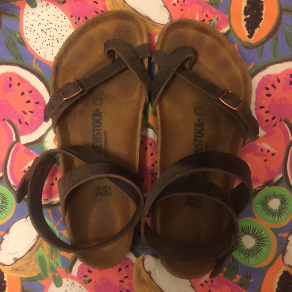 Birkenstock’s Yara sandals size 8, Habana